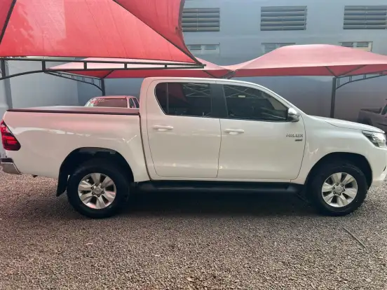 TOYOTA-HILUX-2.7 SRV 4X2 CD 16V FLEX 4P AUTOMÁTICO TOYOTA-HILUX-2017
