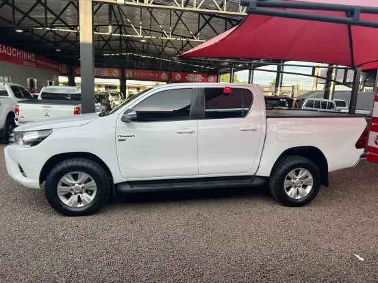 TOYOTA-HILUX-2017