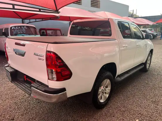 TOYOTA-HILUX-2.7 SRV 4X2 CD 16V FLEX 4P AUTOMÁTICO TOYOTA-HILUX-2017