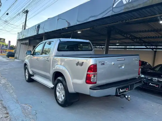 TOYOTA-HILUX-2.7 SRV 4X4 CD 16V FLEX 4P AUTOMÁTICO TOYOTA-HILUX-2014