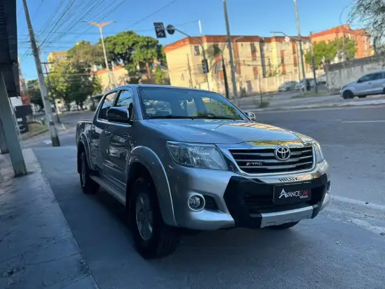 TOYOTA-HILUX-2.7 SRV 4X4 CD 16V FLEX 4P AUTOMÁTICO TOYOTA-HILUX-2014