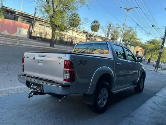 TOYOTA-HILUX-2.7 SRV 4X4 CD 16V FLEX 4P AUTOMÁTICO TOYOTA-HILUX-2014