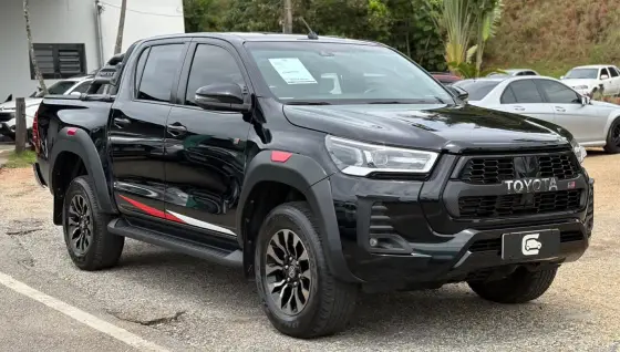 TOYOTA HILUX 2.8 D-4D TURBO DIESEL CD GR-S 4X4 AUTOMÁTICO