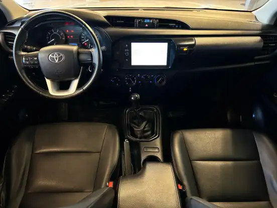 TOYOTA-HILUX-2022