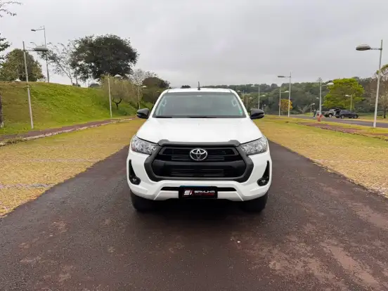 TOYOTA-HILUX-2022