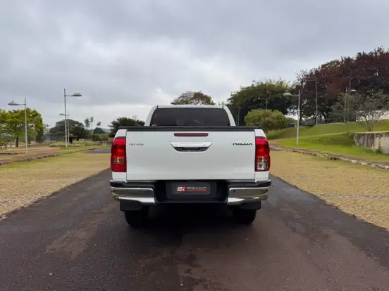 TOYOTA-HILUX-2.8 D-4D TURBO DIESEL CD SR 4X4 AUTOMÁTICO TOYOTA-HILUX-2022