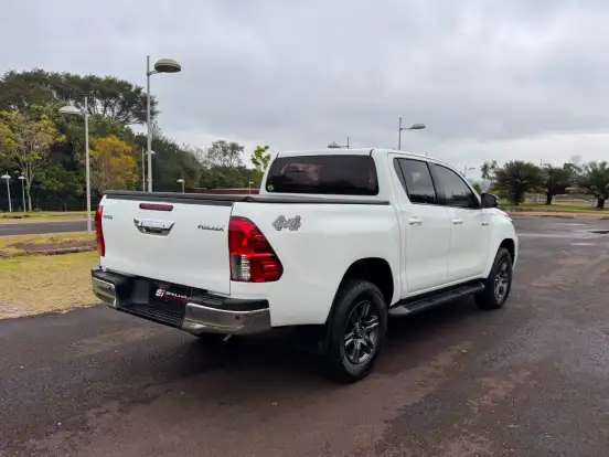TOYOTA-HILUX-2022