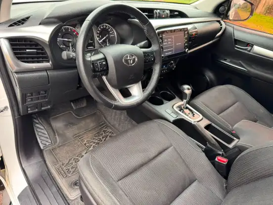 TOYOTA-HILUX-2.8 D-4D TURBO DIESEL CD SR 4X4 AUTOMÁTICO TOYOTA-HILUX-2022