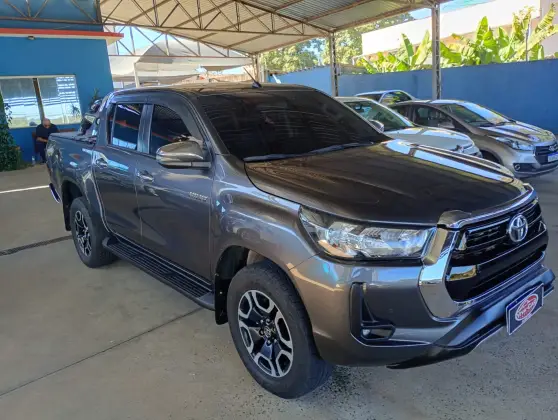 TOYOTA HILUX 2.8 D-4D TURBO DIESEL CD SRV 4X4 AUTOMÁTICO