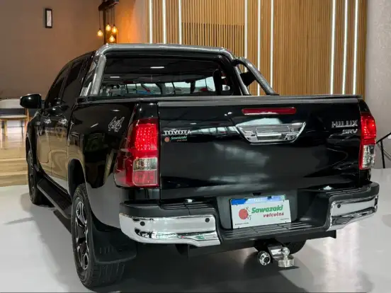 TOYOTA-HILUX-2021