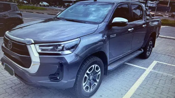 TOYOTA HILUX 2.8 D-4D TURBO DIESEL CD SRX 4X4 AUTOMÁTICO