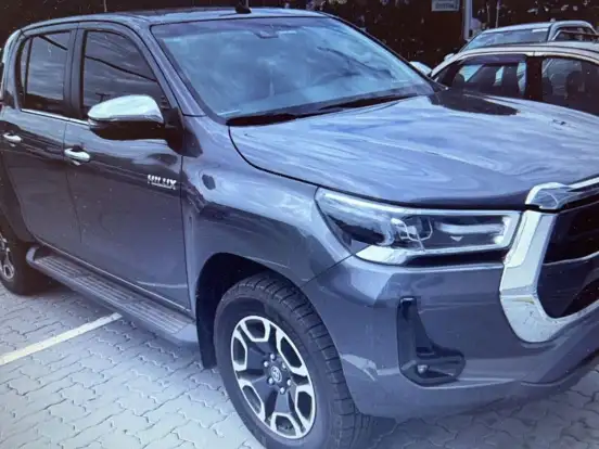 TOYOTA-HILUX-2.8 D-4D TURBO DIESEL CD SRX 4X4 AUTOMÁTICO TOYOTA-HILUX-2022