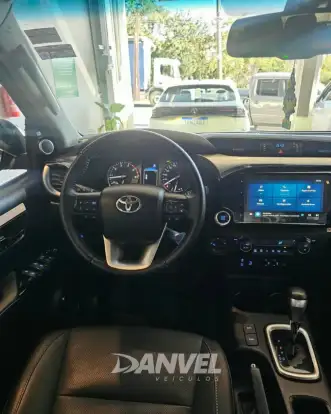 TOYOTA-HILUX-2.8 D-4D TURBO DIESEL CD SRX 4X4 AUTOMÁTICO TOYOTA-HILUX-2025