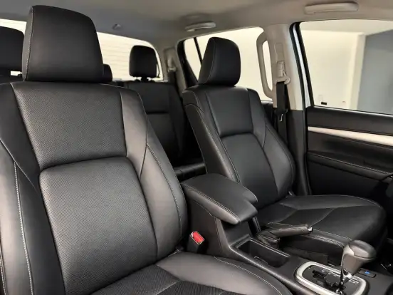 TOYOTA-HILUX-2.8 D-4D TURBO DIESEL CD SRX 4X4 AUTOMÁTICO TOYOTA-HILUX-2021
