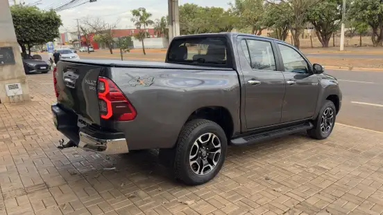 TOYOTA-HILUX-2024