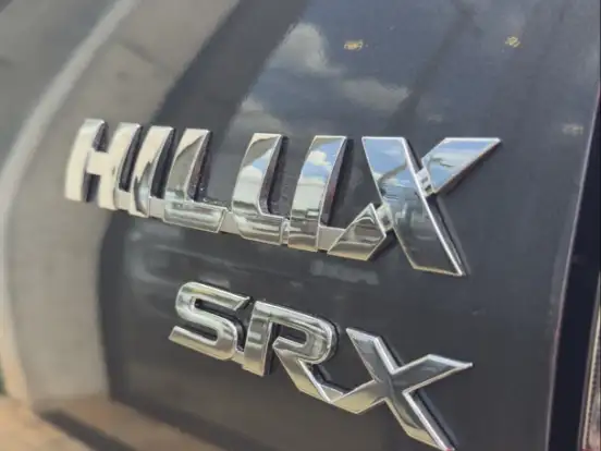 TOYOTA-HILUX-2.8 D-4D TURBO DIESEL CD SRX 4X4 AUTOMÁTICO TOYOTA-HILUX-2024