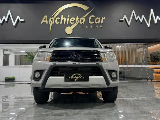 TOYOTA-HILUX-2017