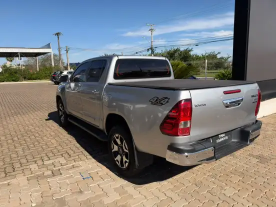 TOYOTA-HILUX-2019