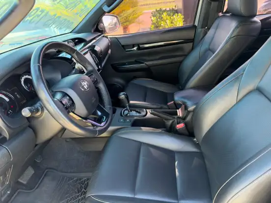 TOYOTA-HILUX-2019