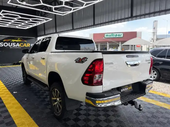 TOYOTA-HILUX-2.8 SRX 4X4 CD 16V DIESEL 4P AUTOMÁTICO TOYOTA-HILUX-2016