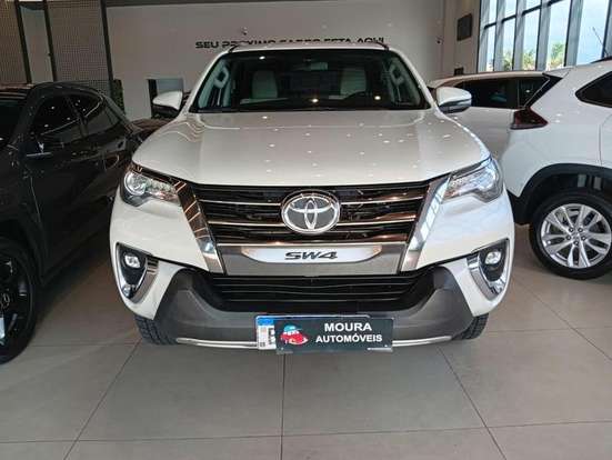 TOYOTA-HILUX-2018