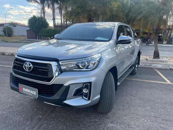 TOYOTA-HILUX-2019