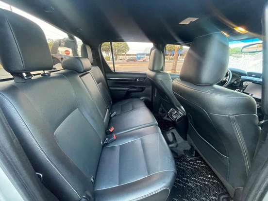 TOYOTA-HILUX-2.7 SR 4X2 CD 16V FLEX 4P AUTOMÁTICO TOYOTA-HILUX-2019