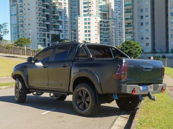 TOYOTA-HILUX-2018