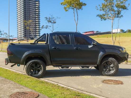 TOYOTA-HILUX-2018