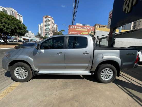 TOYOTA-HILUX-2.7 SRV 4X2 CD 16V FLEX 4P AUTOMÁTICO TOYOTA-HILUX-2015