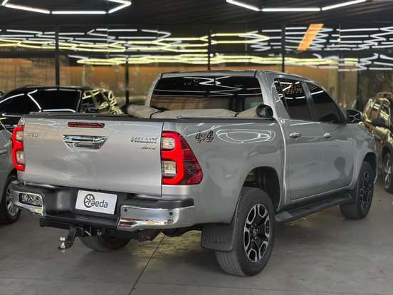 TOYOTA-HILUX-2021