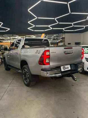 TOYOTA-HILUX-2021