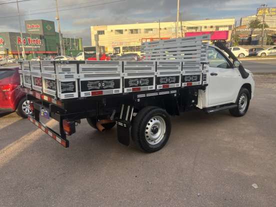 TOYOTA-HILUX-2018