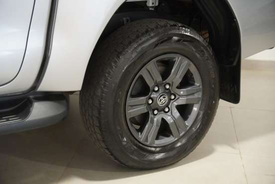 TOYOTA-HILUX-2025
