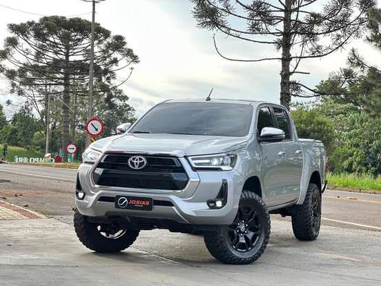 TOYOTA-HILUX-2.8 D-4D TURBO DIESEL CD SRV 4X4 AUTOMÁTICO TOYOTA-HILUX-2024