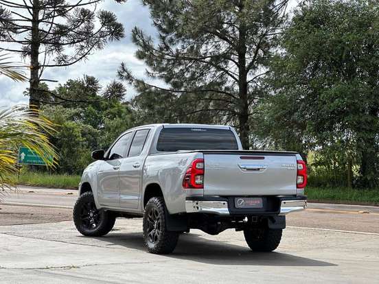 TOYOTA-HILUX-2024