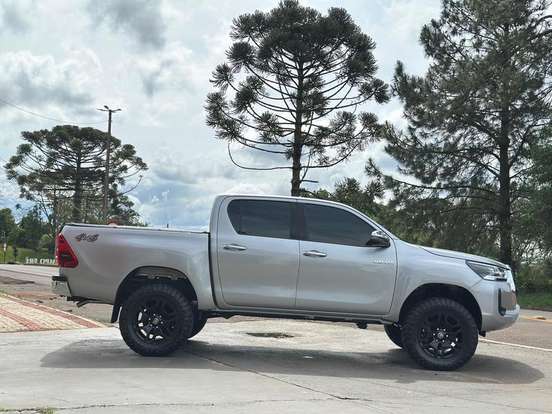 TOYOTA-HILUX-2024