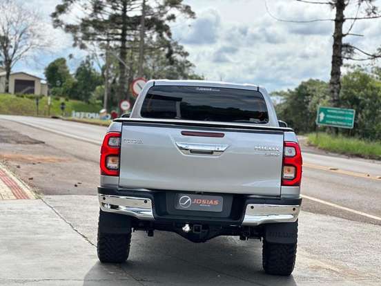 TOYOTA-HILUX-2024