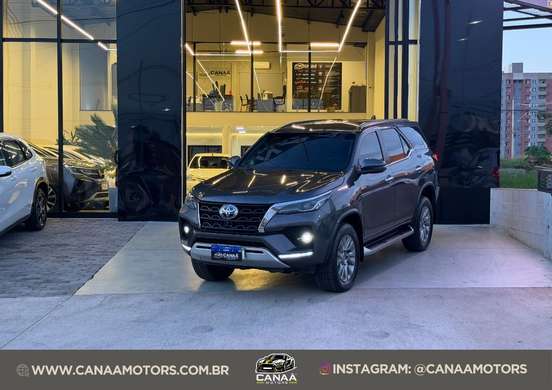 TOYOTA-HILUX-2023