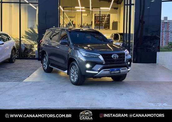 TOYOTA-HILUX-2023