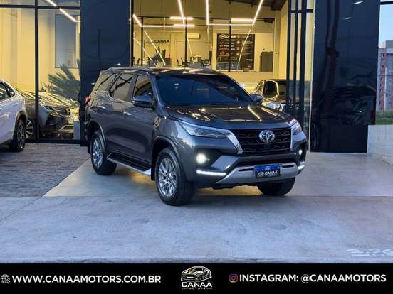 TOYOTA-HILUX-2.8 D-4D TURBO DIESEL CD SRV 4X4 AUTOMÁTICO TOYOTA-HILUX-2023