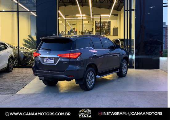 TOYOTA-HILUX-2.8 D-4D TURBO DIESEL CD SRV 4X4 AUTOMÁTICO TOYOTA-HILUX-2023