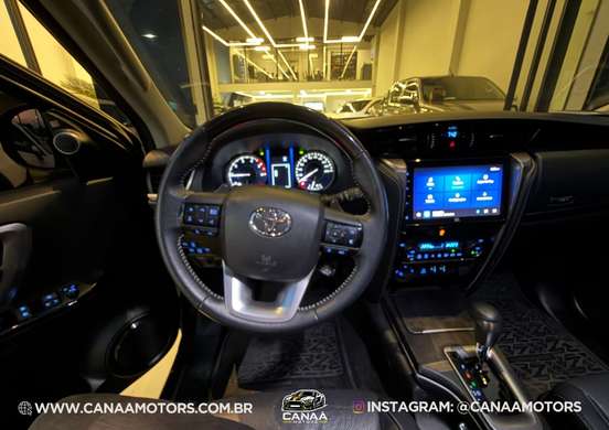 TOYOTA-HILUX-2023