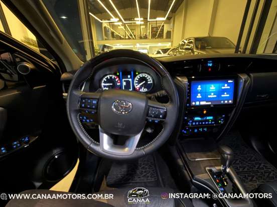 TOYOTA-HILUX-2.8 D-4D TURBO DIESEL CD SRV 4X4 AUTOMÁTICO TOYOTA-HILUX-2023