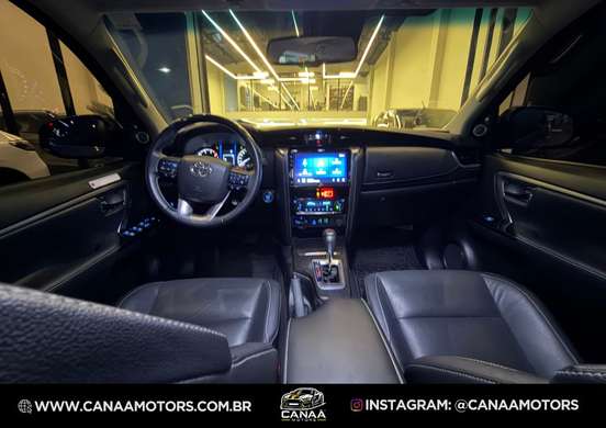 TOYOTA-HILUX-2.8 D-4D TURBO DIESEL CD SRV 4X4 AUTOMÁTICO TOYOTA-HILUX-2023