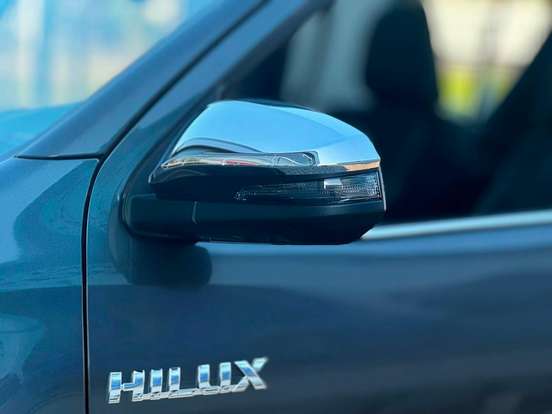 TOYOTA-HILUX-2025