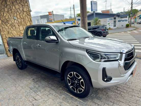 TOYOTA-HILUX-2022