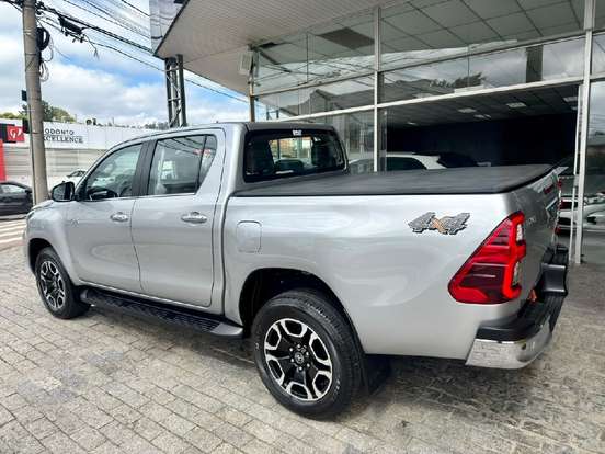 TOYOTA-HILUX-2.8 D-4D TURBO DIESEL CD SRX 4X4 AUTOMÁTICO TOYOTA-HILUX-2022