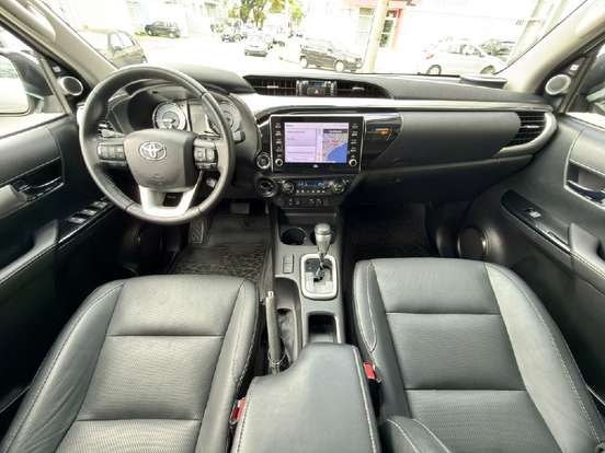 TOYOTA-HILUX-2.8 D-4D TURBO DIESEL CD SRX 4X4 AUTOMÁTICO TOYOTA-HILUX-2022