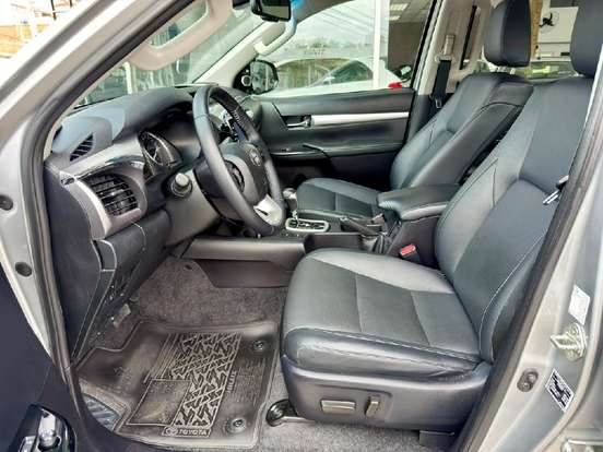 TOYOTA-HILUX-2.8 D-4D TURBO DIESEL CD SRX 4X4 AUTOMÁTICO TOYOTA-HILUX-2022